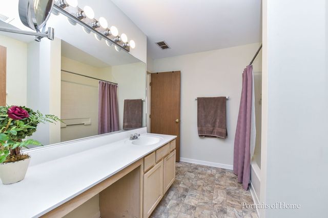 2414 SAVOY Court, Aurora, IL 60503