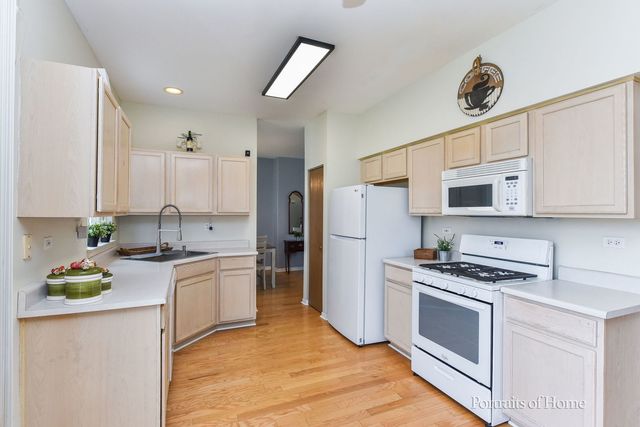 2414 SAVOY Court, Aurora, IL 60503