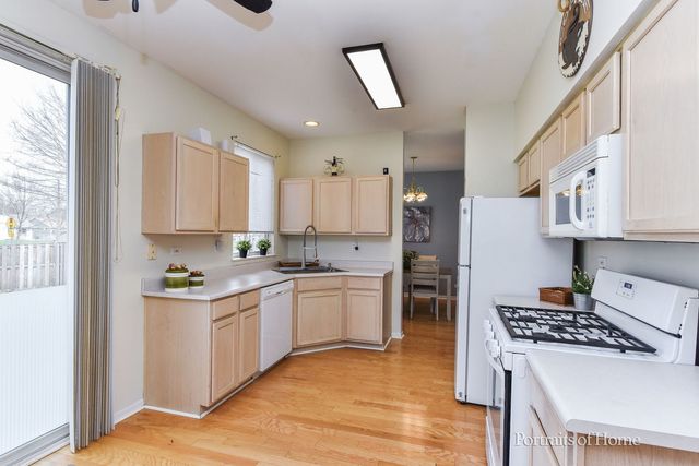 2414 SAVOY Court, Aurora, IL 60503