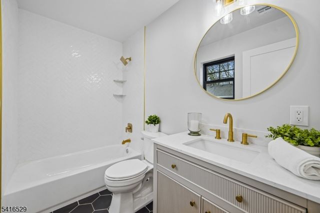 111 N Summit Ave, Chatham Boro, NJ 07928