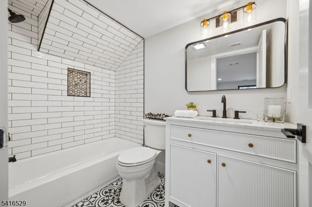 111 N Summit Ave, Chatham Boro, NJ 07928