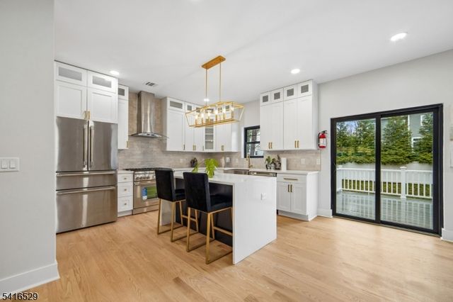 111 N Summit Ave, Chatham Boro, NJ 07928