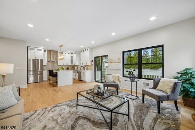 111 N Summit Ave, Chatham Boro, NJ 07928