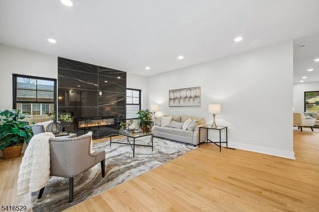 111 N Summit Ave, Chatham Boro, NJ 07928