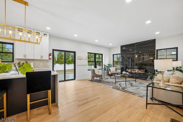 111 N Summit Ave, Chatham Boro, NJ 07928