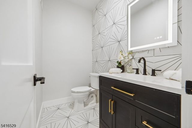 111 N Summit Ave, Chatham Boro, NJ 07928