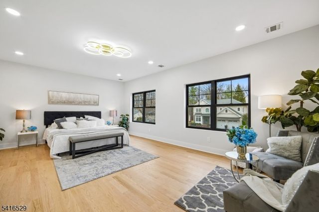 111 N Summit Ave, Chatham Boro, NJ 07928