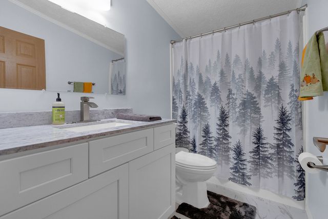 82 Sandbar, Lakemoor, IL 60051