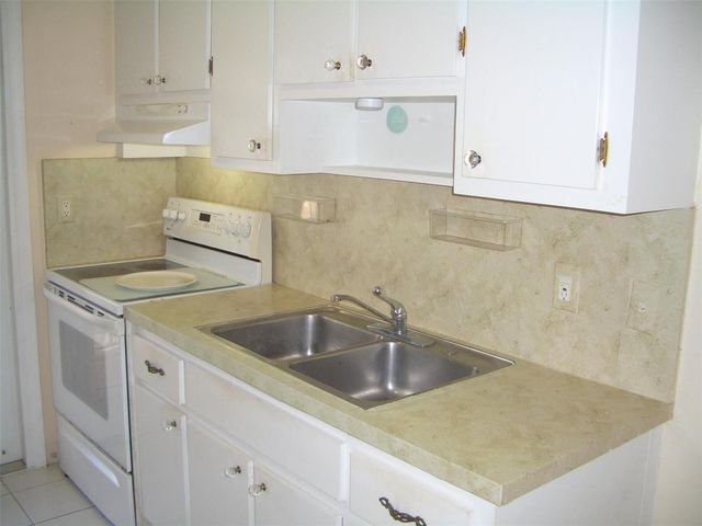 2737 NE 28th Street 7w, Lighthouse Point, FL 33064