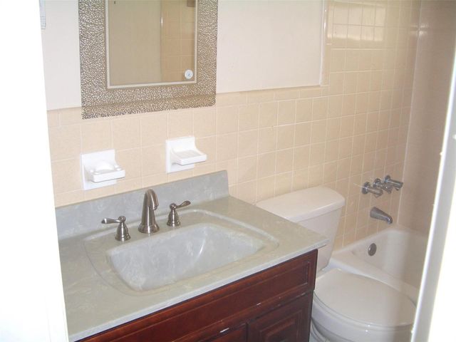 2737 NE 28th Street 7w, Lighthouse Point, FL 33064