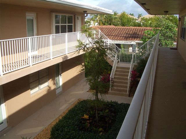 2737 NE 28th Street 7w, Lighthouse Point, FL 33064