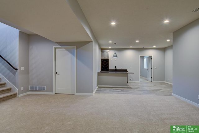 21155 Hartman Avenue, Elkhorn, NE 68022