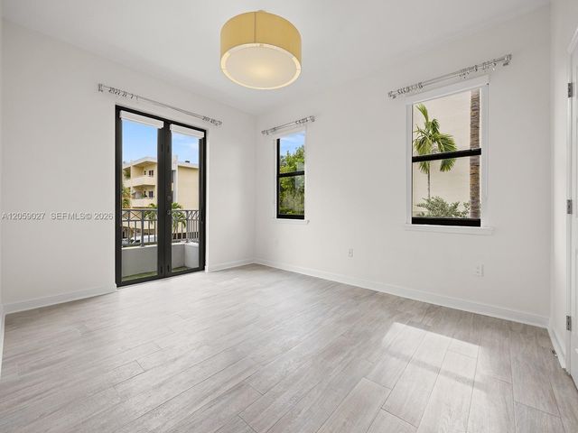 5864 SW 74th Terrace G, South Miami, FL 33143