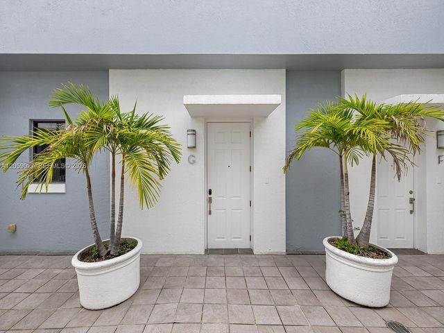 5864 SW 74th Terrace G, South Miami, FL 33143