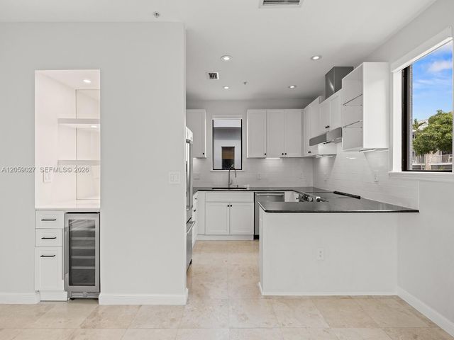 5864 SW 74th Terrace G, South Miami, FL 33143