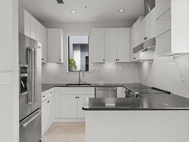 5864 SW 74th Terrace G, South Miami, FL 33143