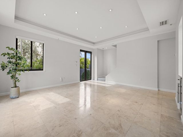 5864 SW 74th Terrace G, South Miami, FL 33143
