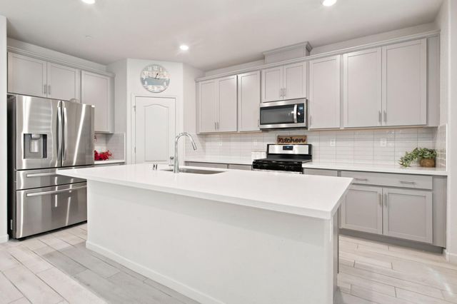 10024 Denali Ln, Stockton, CA 95219