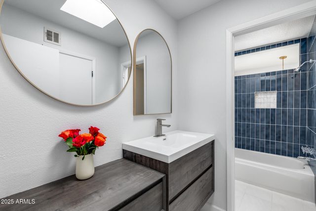 1902 E LINGER Lane, Phoenix, AZ 85020