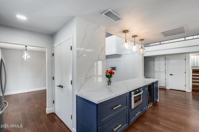 1902 E LINGER Lane, Phoenix, AZ 85020