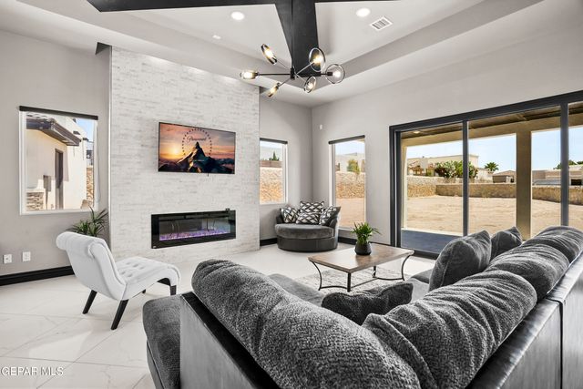 352 EMERALD TREE Lane, Horizon City, TX 79928
