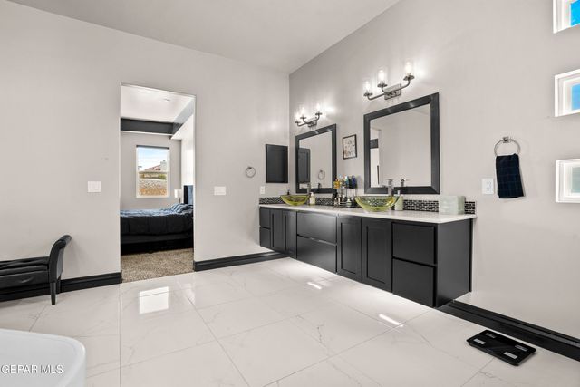 352 EMERALD TREE Lane, Horizon City, TX 79928