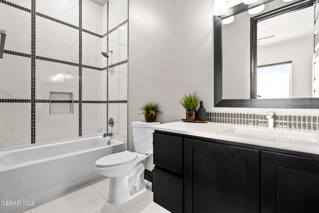 352 EMERALD TREE Lane, Horizon City, TX 79928