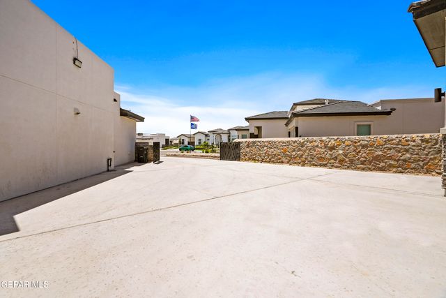 352 EMERALD TREE Lane, Horizon City, TX 79928