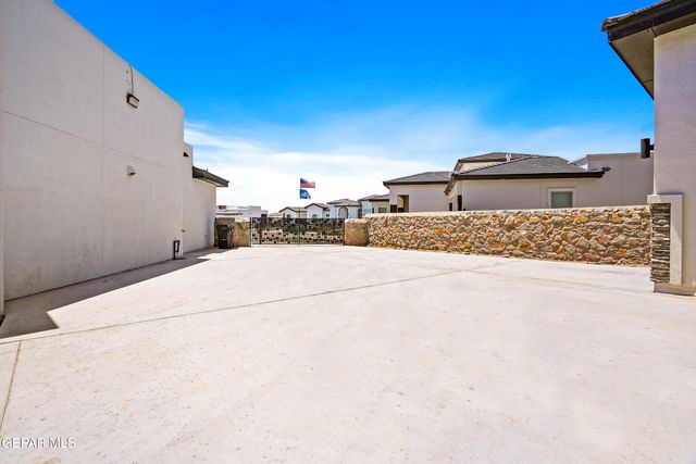 352 EMERALD TREE Lane, Horizon City, TX 79928
