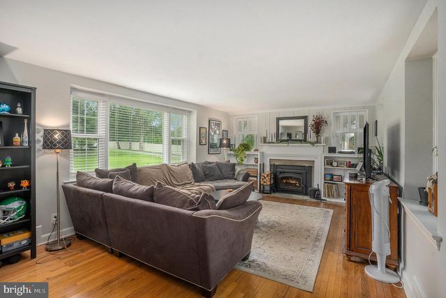 129 W TOWNSHIP LINE RD, Norristown, PA 19403