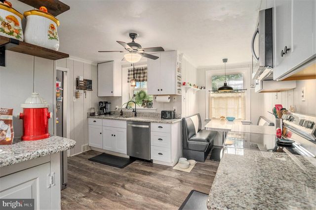 129 W TOWNSHIP LINE RD, Norristown, PA 19403
