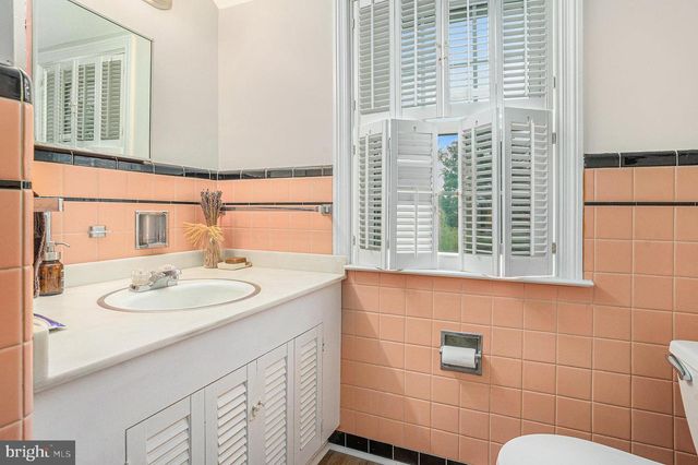 129 W TOWNSHIP LINE RD, Norristown, PA 19403