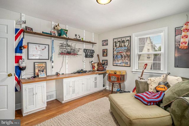 129 W TOWNSHIP LINE RD, Norristown, PA 19403