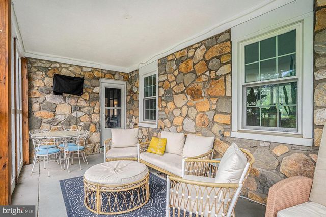 129 W TOWNSHIP LINE RD, Norristown, PA 19403