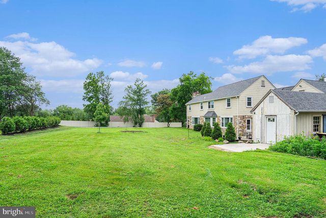 129 W TOWNSHIP LINE RD, Norristown, PA 19403