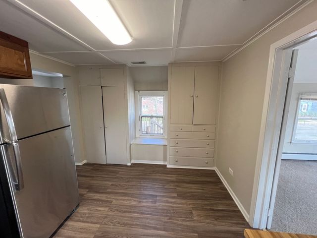 301 W MAIN Street 2, Barrington, IL 60010