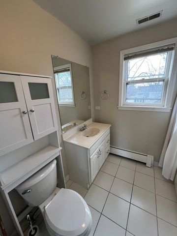 301 W MAIN Street 2, Barrington, IL 60010