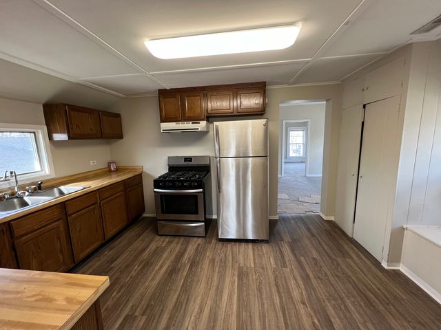 301 W MAIN Street 2, Barrington, IL 60010