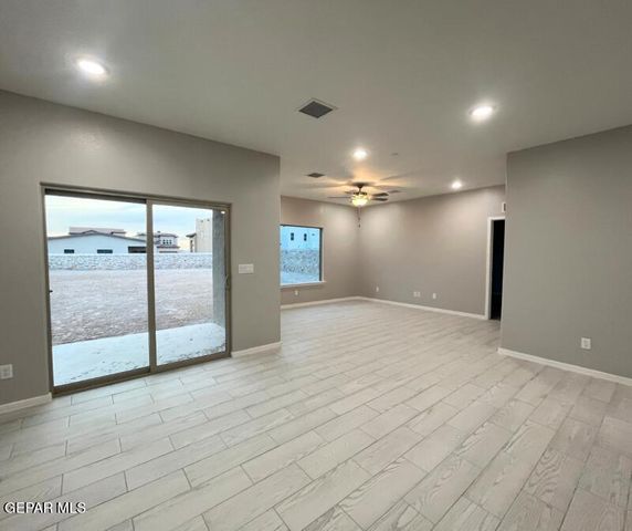 3816 Surmise Street, El Paso, TX 79938