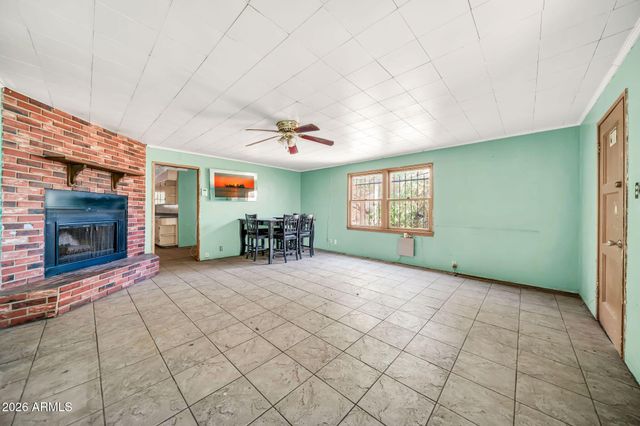 915 W TAMARISK Street, Phoenix, AZ 85041
