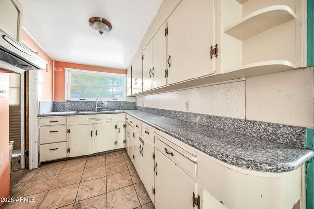 915 W TAMARISK Street, Phoenix, AZ 85041