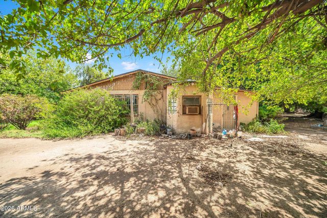 915 W TAMARISK Street, Phoenix, AZ 85041