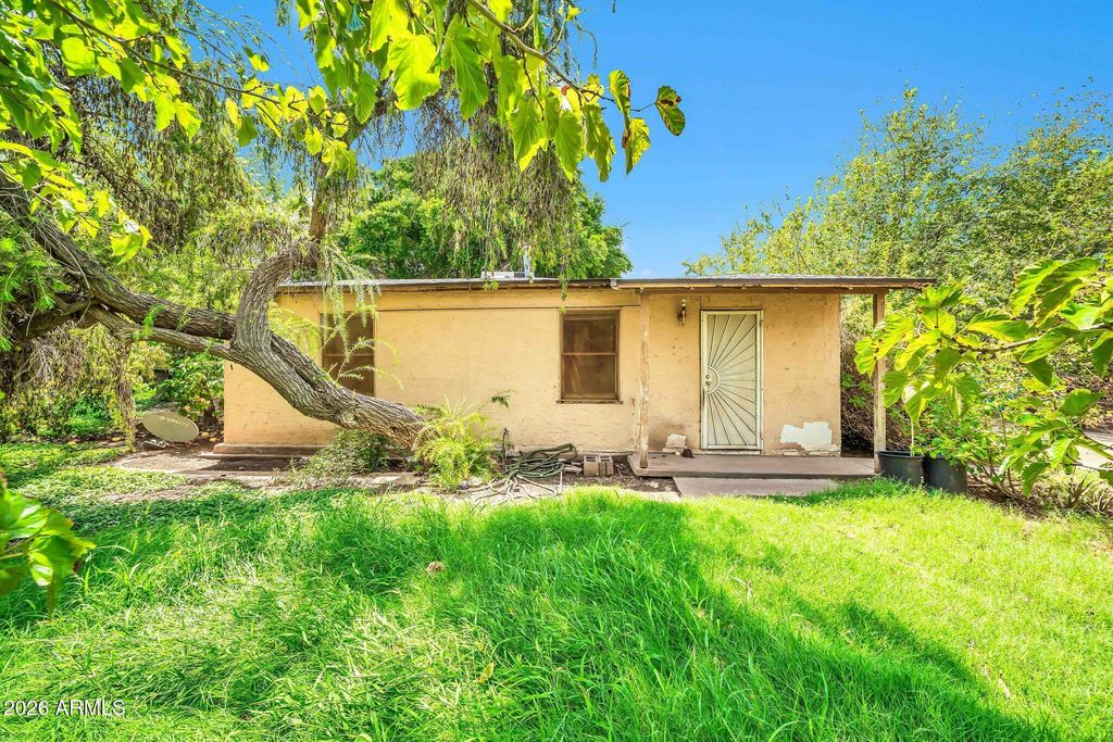 915 W TAMARISK Street, Phoenix, AZ 85041