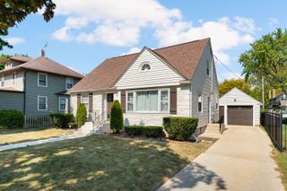 706 Geneva Street, West Dundee, IL 60118