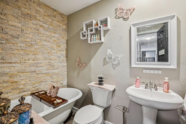 1107 Long Meadow DR, Round Rock, TX 78664