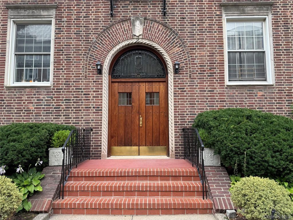 37-22 85th Street 42, Jackson Heights, NY 11372 — exterior
