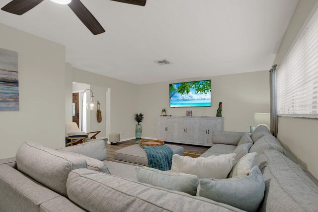 8253 137TH LANE, Seminole, FL 33776