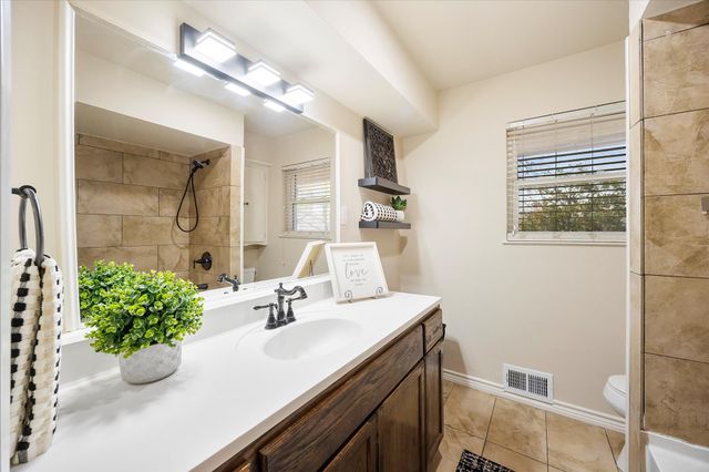 1038 Lakeview Drive, Mesquite, TX 75149