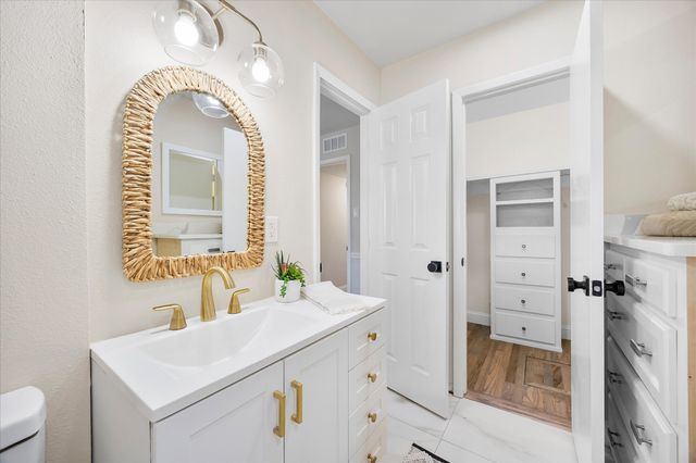 1038 Lakeview Drive, Mesquite, TX 75149