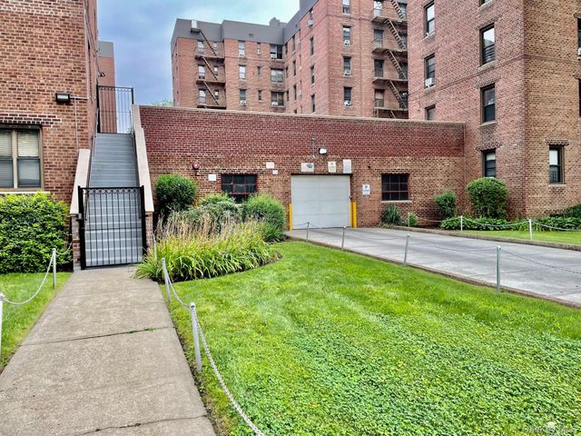 11230 Northern Boulevard 4G, Corona, NY 11368